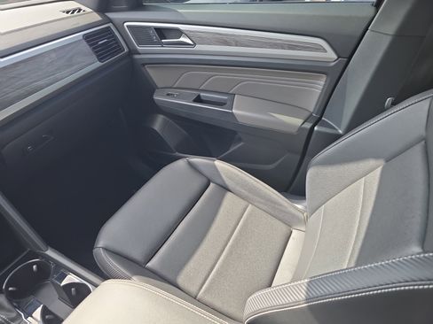 Used 2023 Volkswagen Atlas Cross Sport SE w/ Panoramic Sunroof Package AWD/4WD image 16