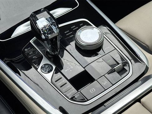 Used 2022 BMW X7 xDrive40i w/ M Sport Package image 21