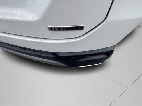 Used 2025 Honda Pilot Touring image 8