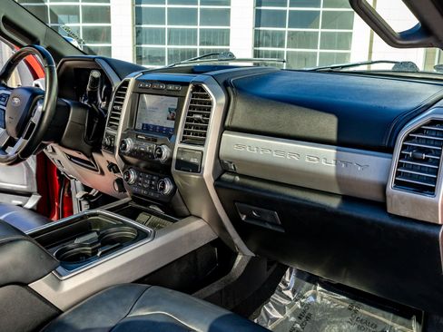 Used 2021 Ford F250 Platinum w/ FX4 Off-Road Package image 18