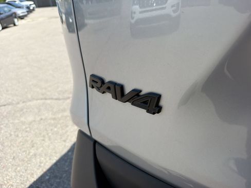 Used 2021 Toyota RAV4 LE FWD image 14
