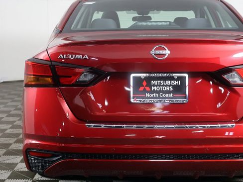 Used 2023 Nissan Altima 2.5 SV FWD image 12