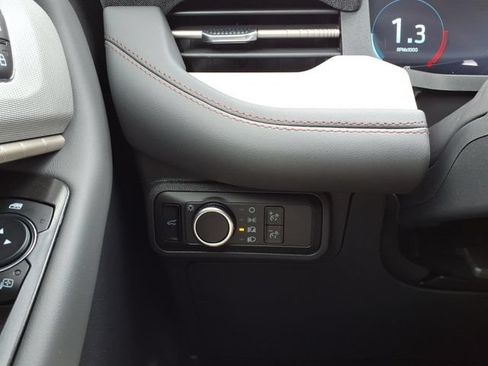 Used 2026 Ford Explorer Active AWD/4WD image 15