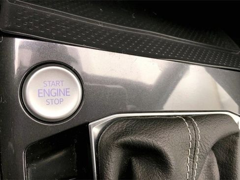 Used 2023 Volkswagen Tiguan SE image 31