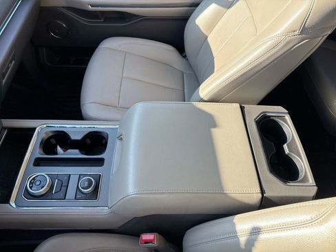 Used 2021 Ford Expedition Max XLT image 23