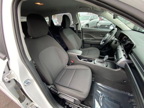 Used 2025 Hyundai Kona SEL image 27