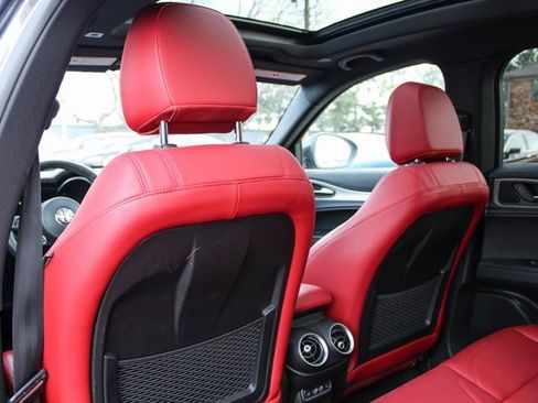 Used 2024 Alfa Romeo Stelvio Veloce image 35