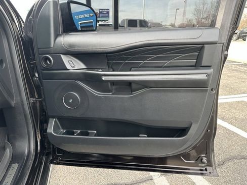 Used 2021 Ford Expedition Platinum image 11