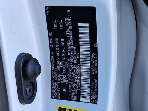 Used 2017 Toyota Highlander XLE image 27