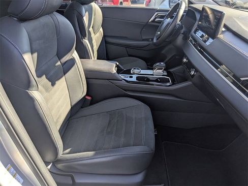 Used 2025 Mitsubishi Outlander SE image 41