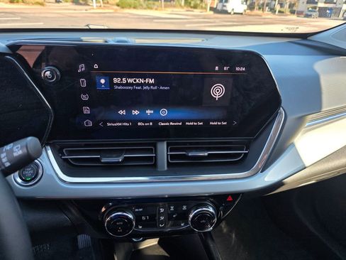 Used 2025 Chevrolet Trax LT w/ LT Convenience Package image 14