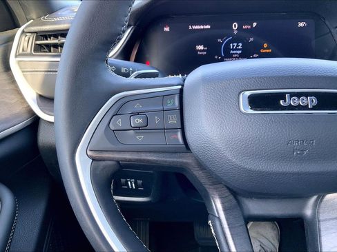 Certified 2024 Jeep Grand Cherokee Limited w/ Black Appearance Package image 22