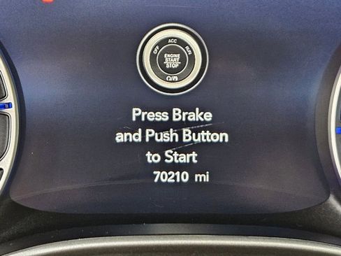 Used 2023 Chrysler Pacifica Touring-L FWD image 9