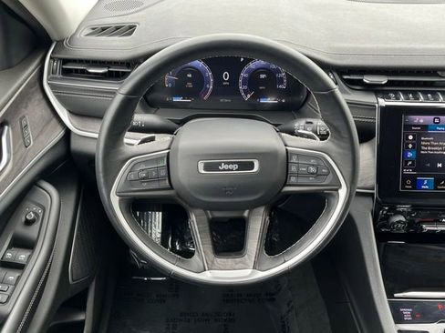 Used 2022 Jeep Grand Cherokee L Limited AWD/4WD image 11