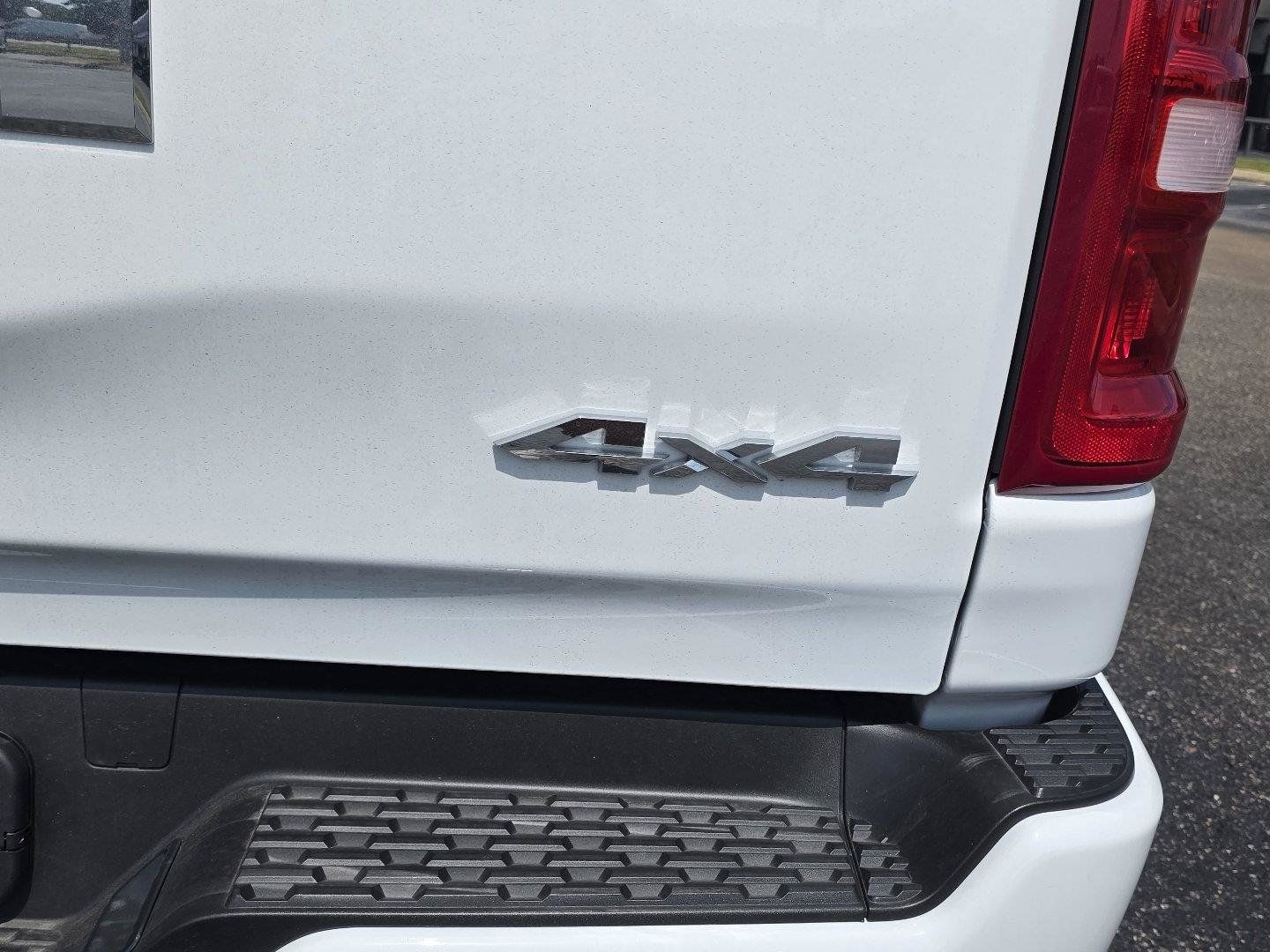 Used 2026 RAM 1500 Laramie AWD/4WD image 34