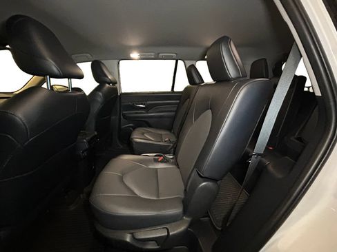 Used 2024 Toyota Grand Highlander AWD image 13