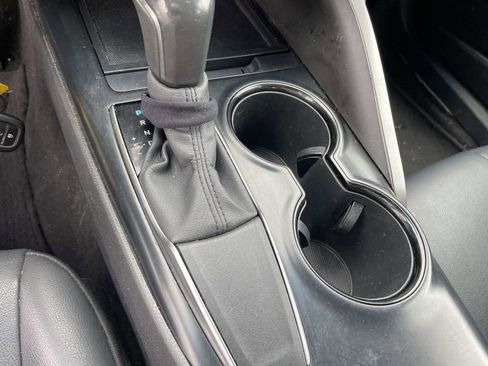 Used 2020 Toyota Camry SE FWD image 21