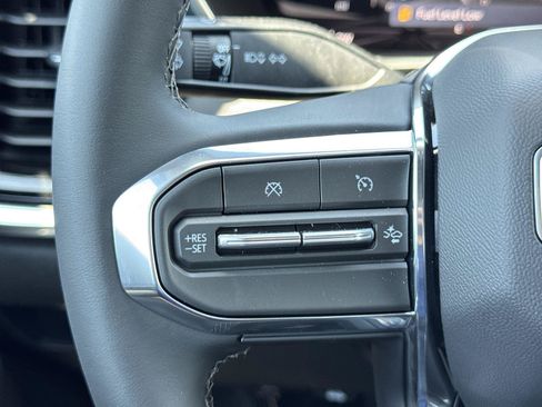 New 2026 GMC Canyon Elevation w/ LPO, Black Badging Package RWD image 9