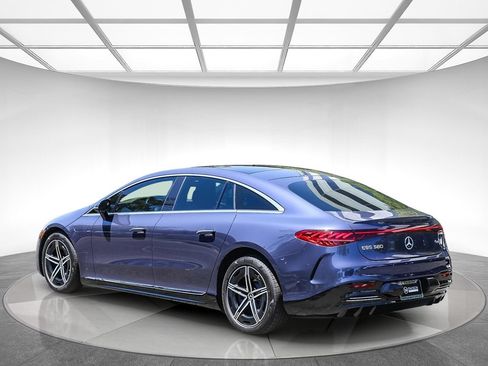 Used 2022 Mercedes-Benz EQS 580 4MATIC Sedan image 2