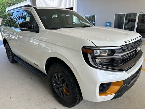 Used 2027 Ford Expedition Tremor w/ Driver's Package AWD/4WD image 8