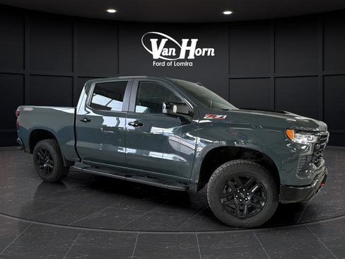 Used 2025 Chevrolet Silverado 1500 LT Trail Boss w/ LT Trail Boss Premium Package AWD/4WD image 44