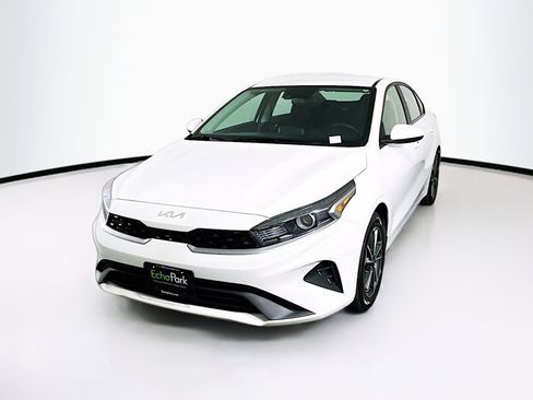 Used 2024 Kia Forte LXS image 3