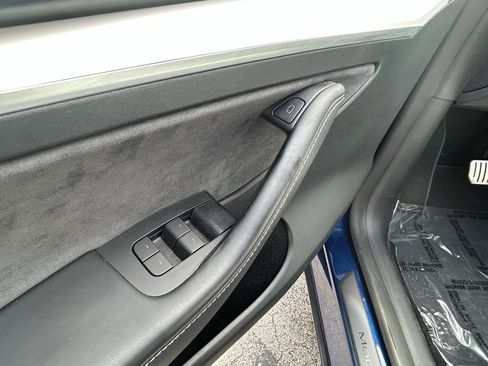 Used 2023 Tesla Model Y Performance image 16