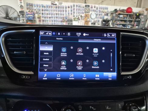 Used 2025 Chrysler Pacifica Select FWD image 34