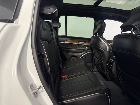 Certified 2023 Jeep Grand Cherokee Summit AWD/4WD image 28