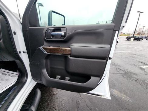 Used 2022 GMC Sierra 2500 SLE w/ SLE Value Package; image 9