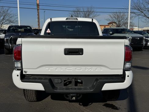 Used 2020 Toyota Tacoma TRD Off-Road image 19