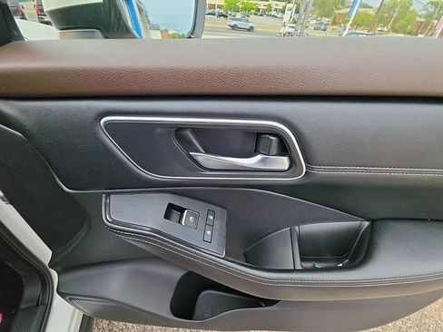 Used 2021 Nissan Rogue Platinum AWD/4WD image 25