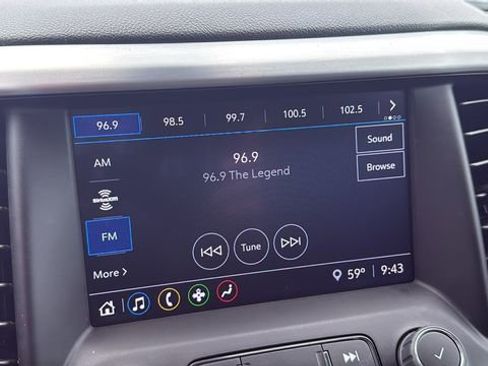 Used 2023 GMC Acadia SLE image 18