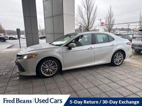 Used 2018 Toyota Camry XLE image 17