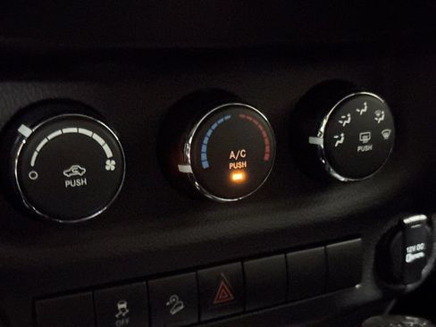 Used 2016 Jeep Wrangler Unlimited Sport w/ Quick Order Package 24S AWD/4WD image 16