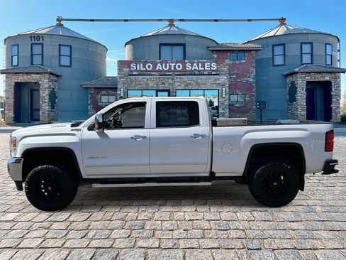 Used 2019 GMC Sierra 3500 SLT AWD/4WD image 2