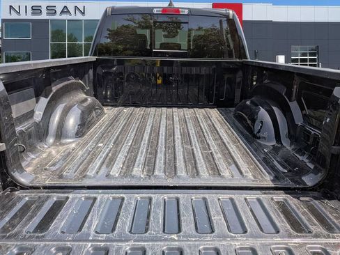 Used 2025 RAM 1500 Laramie AWD/4WD image 30