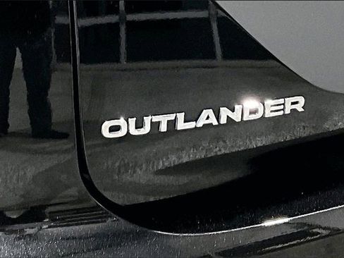 Used 2023 Mitsubishi Outlander SE image 41