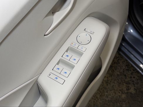 Used 2024 Hyundai Kona SEL FWD image 8
