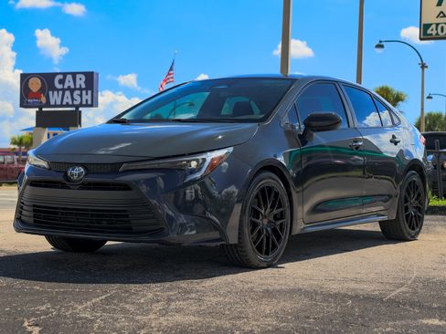 Used 2023 Toyota Corolla LE image 4