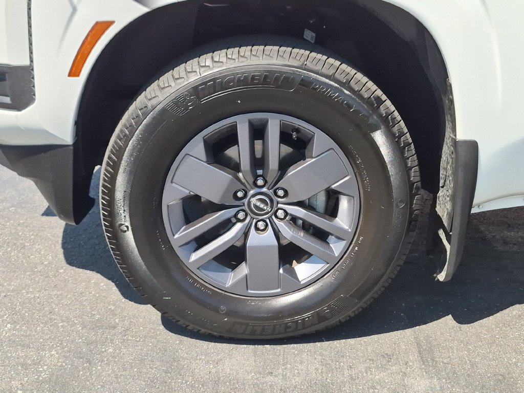 Certified 2025 Nissan Frontier SV RWD image 11
