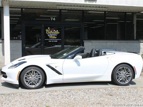 Used 2015 Chevrolet Corvette Stingray Convertible w/ 3LT Preferred Equipment Group RWD image 4