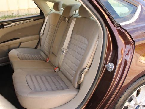Used 2019 Ford Fusion SE FWD image 13