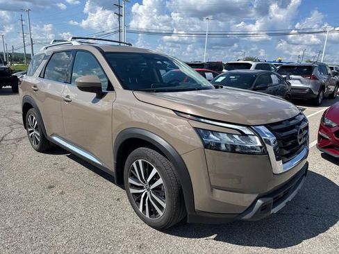 Used 2024 Nissan Pathfinder Platinum w/ Cargo Package AWD/4WD image 3