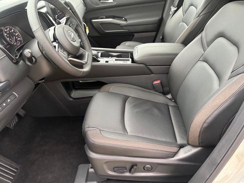 New 2025 Nissan Pathfinder SL image 16