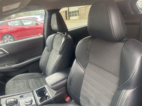 Used 2024 Mitsubishi Outlander SE Black Edition image 6