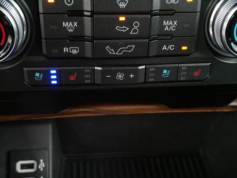 Used 2018 Ford F150 Lariat w/ Equipment Group 502A Luxury AWD/4WD image 31
