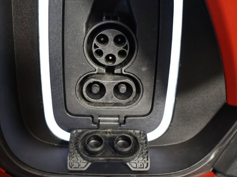 Used 2022 Rivian R1T Adventure image 18