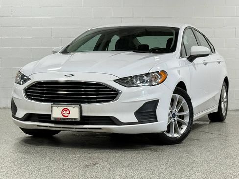 Used 2020 Ford Fusion SE FWD image 2