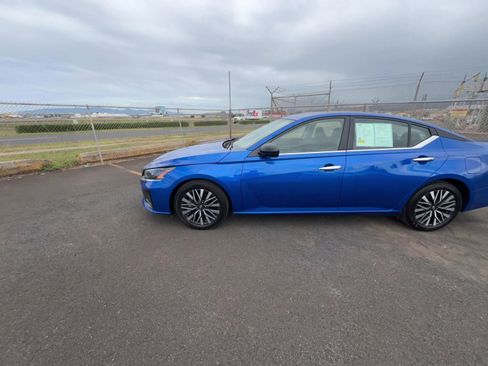 Used 2025 Nissan Altima 2.5 SV FWD image 9